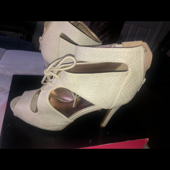 Pump heel - Picture 3 of 5